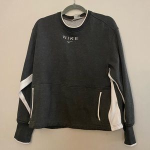 Womens Nike sweatshirt w/ pocket